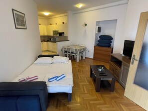 2 عدّة غرف نوم ومكواة/لوح كي وواي فاي وملاءات أسرّة