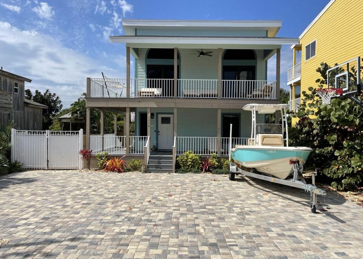 NSB HOUSE FULLY REMODELED W/OCEAN VIEWS & TIKI HUT! 