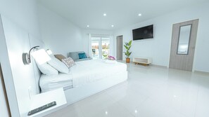 3 chambres, fer et planche à repasser, Wi-Fi gratuit, draps fournis