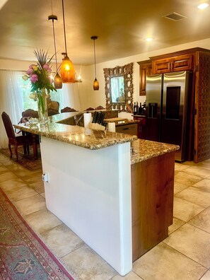 雪櫃、微波爐、焗爐、爐具