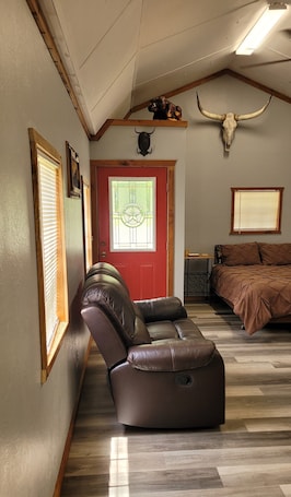 1 bedroom, free WiFi, bed sheets. Cabin Sleeps 4 Just minutes from Lake Sam Rayburn