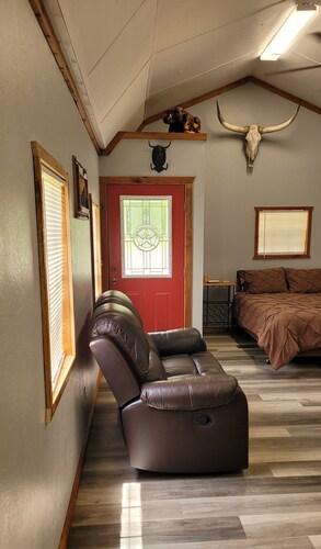 Cabin Sleeps 4 Just minutes from Lake Sam Rayburn