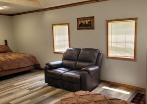 1 bedroom, free WiFi, bed sheets - Cabin Sleeps 4 Just minutes from Lake Sam Rayburn (Broaddus)