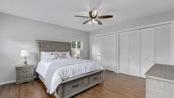 3 bedrooms, desk, WiFi, bed sheets