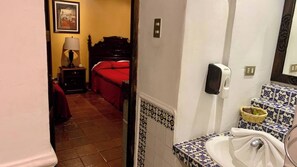 1 habitación, wifi y ropa de cama