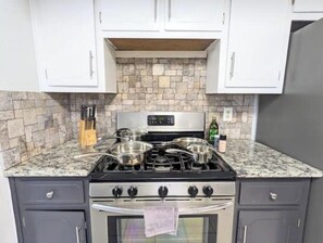 Private kitchen - KING BED-4 BR-Close to everything-A Lot of Space! (Austin)