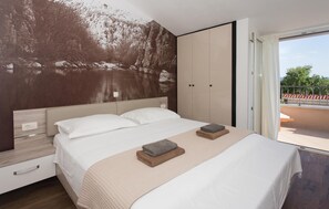 5 bedrooms, travel cot, free WiFi, bed sheets