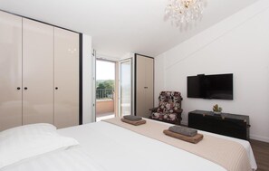 5 室のベッドルーム、旅行用ベビーベッド、WiFi (無料)、ベッドシーツ