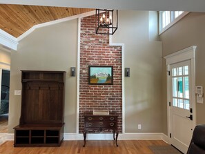 Interior - Recently updated Park Street Cottage with garage in Downtown Greeneville, TN. (Greeneville)