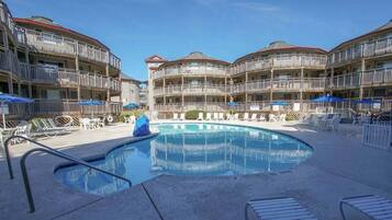 Piscine couverte, piscine extérieure