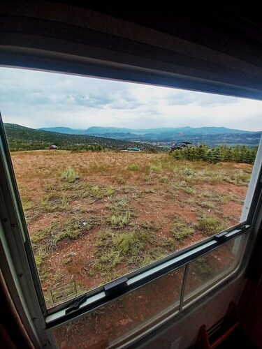 360 Mountain View of Lake. Wildlife and birds of prey.