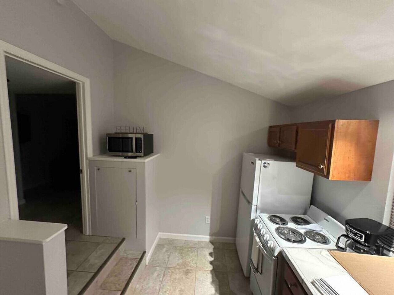 Geladeira, micro-ondas, fogão, cooktop