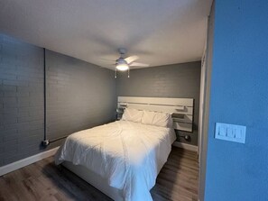1 bedroom, desk, iron/ironing board, WiFi