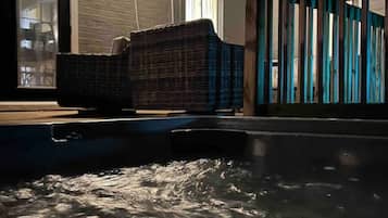 Bain à remous extérieur