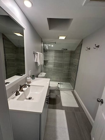 Hair dryer, towels. Tranquil Hideaway: 2-Bedroom Retreat near Mills/50