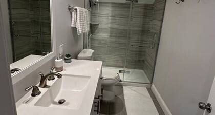 Tranquil Hideaway: 2-Bedroom Retreat near Mills/50