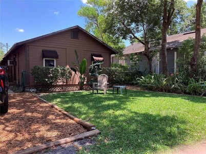 Tranquil Hideaway: 2-Bedroom Retreat near Mills/50