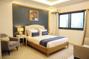 2 bedrooms, iron/ironing board, WiFi, bed sheets - Chic Apartment in Virage Yoff (Dakar)