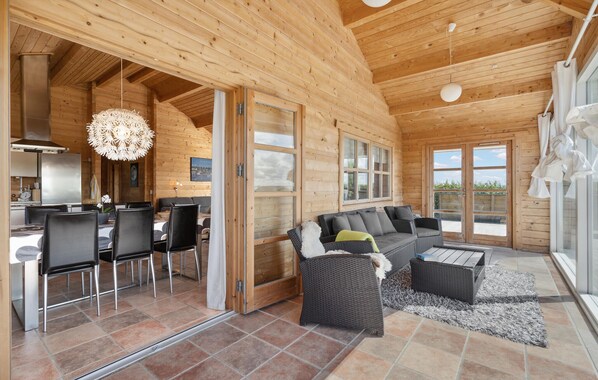 TV, fireplace - Stunning home in Vinderup with kitchen (Vinderup)