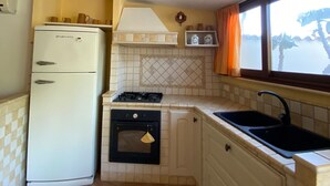 Private kitchen - Baglio Cuttaia - Apartment for families. (Carini)