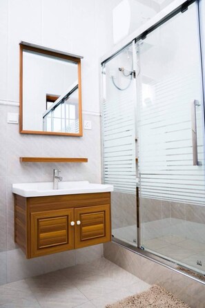 Dusche, Handtücher, Toilettenpapier