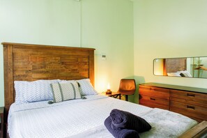 3 slaapkamers, een bureau, een strijkplank/strijkijzer, wifi