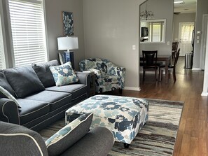 Living area - Great house in quiet neighborhood near many attractions!
Minutes to New Orleans. (Arabi)