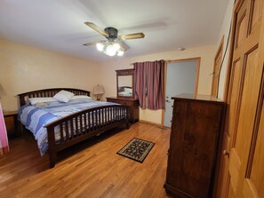 3 bedrooms, bed sheets