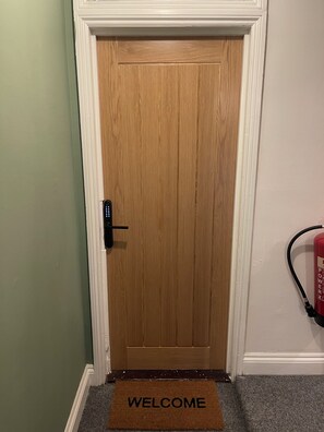 Interior - king size bed apartment close to town center (Colchester)