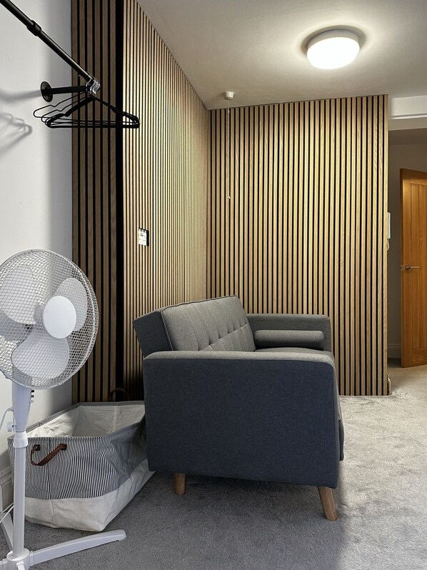 Interior - king size bed apartment close to town center (Colchester)