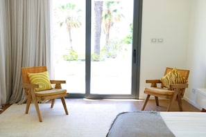 6 habitaciones y tabla de planchar con plancha