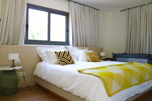 6 bedrooms, iron/ironing board