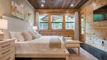 3 bedrooms, iron/ironing board, travel cot, WiFi