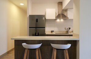 公寓, 2 间卧室 (703) | 私人厨房 | 微波炉、烤箱、烤面包机、搅拌机