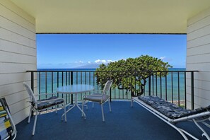 Property grounds - Top Floor, 1 Bedroom Oceanfront - Kahana Reef 414 (Lahaina)