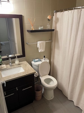 Handtücher, Seife, Toilettenpapier