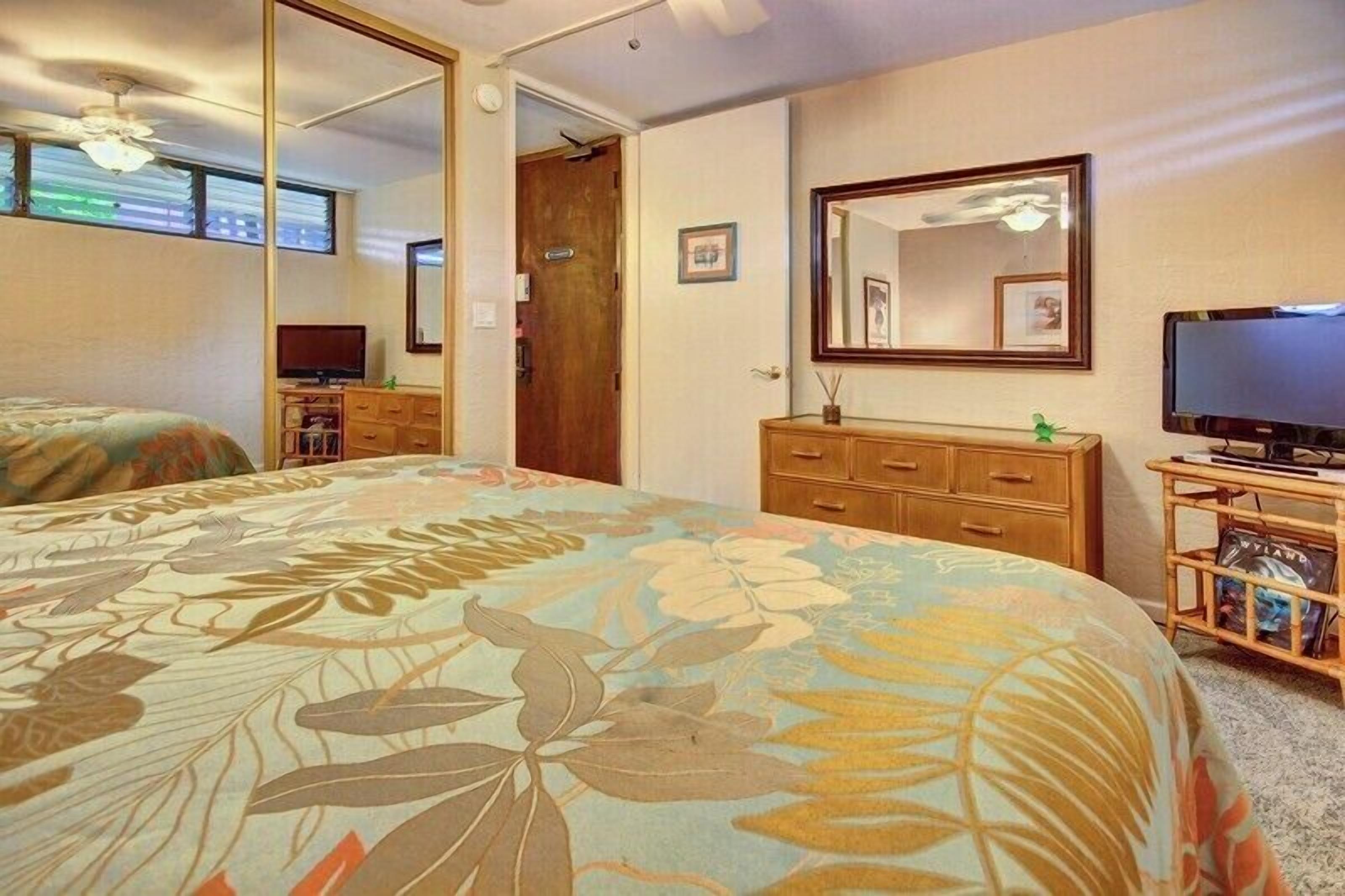 1 bedroom, desk, iron/ironing board, WiFi