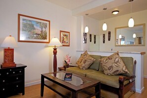 TV, DVD player - Oceanfront Studio in Kahana - Pohailani 201 (Lahaina)