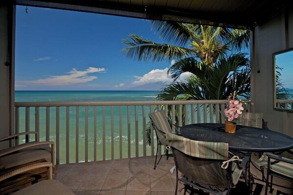 Outdoor dining - Oceanfront Studio in Kahana - Pohailani 201 (Lahaina)