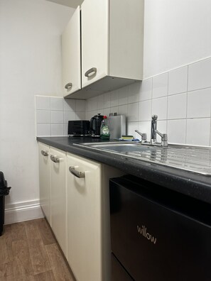 Frigorífic, microones, forn i placa de cuina 