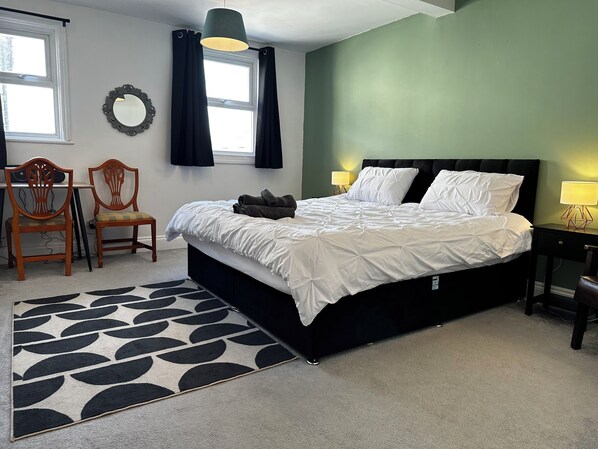 1 chambre, fer et planche Ă  repasser, Wi-Fi gratuit, draps fournis