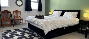 Cosy super king 1 bedroom apartment close to town center