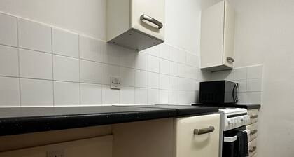 Cosy super king 1 bedroom apartment close to town center