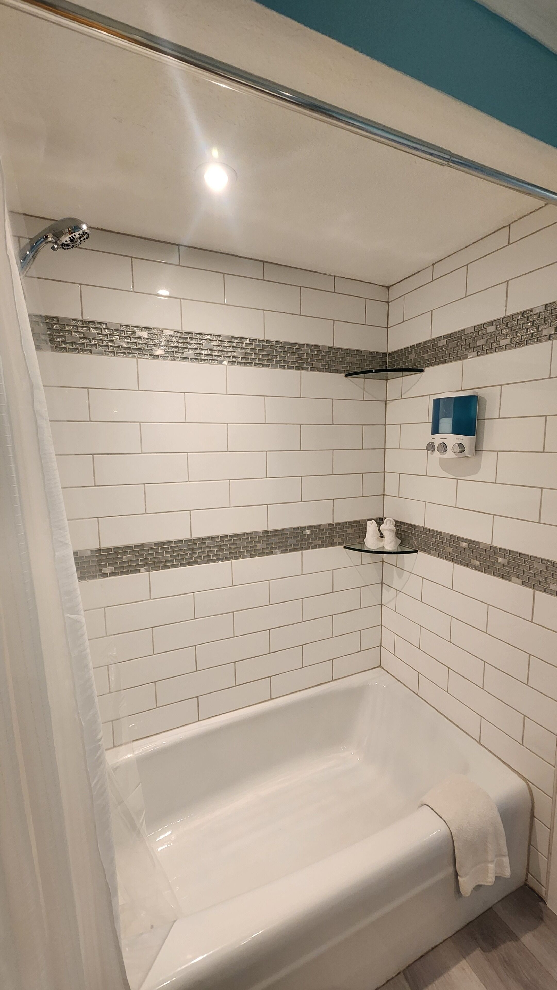 ヘアドライヤー、タオル、石鹸、シャンプー