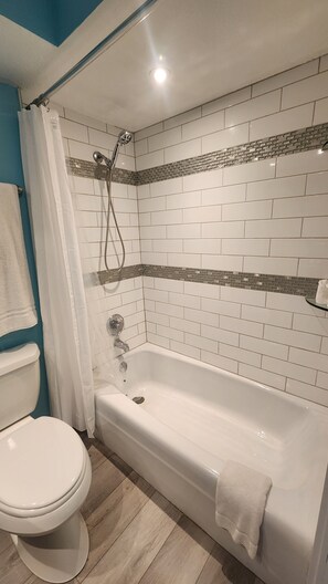 مجففات شعر، مناشف، صابون، شامبو