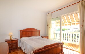 4 عدّة غرف نوم وواي فاي مجانًا وملاءات أسرّة