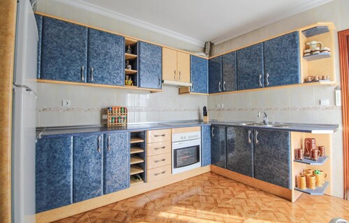 Beautiful home in Sedella with WiFi