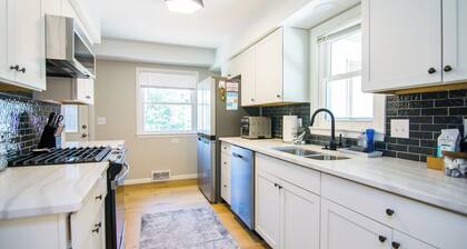 Entire Home in Minneapolis by Airport & Mall of America!