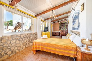 1 chambre, bureau, fer et planche Ă repasser, accĂšs Internet