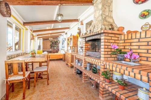 Eclectic oasis with poolside charm in Arranhó